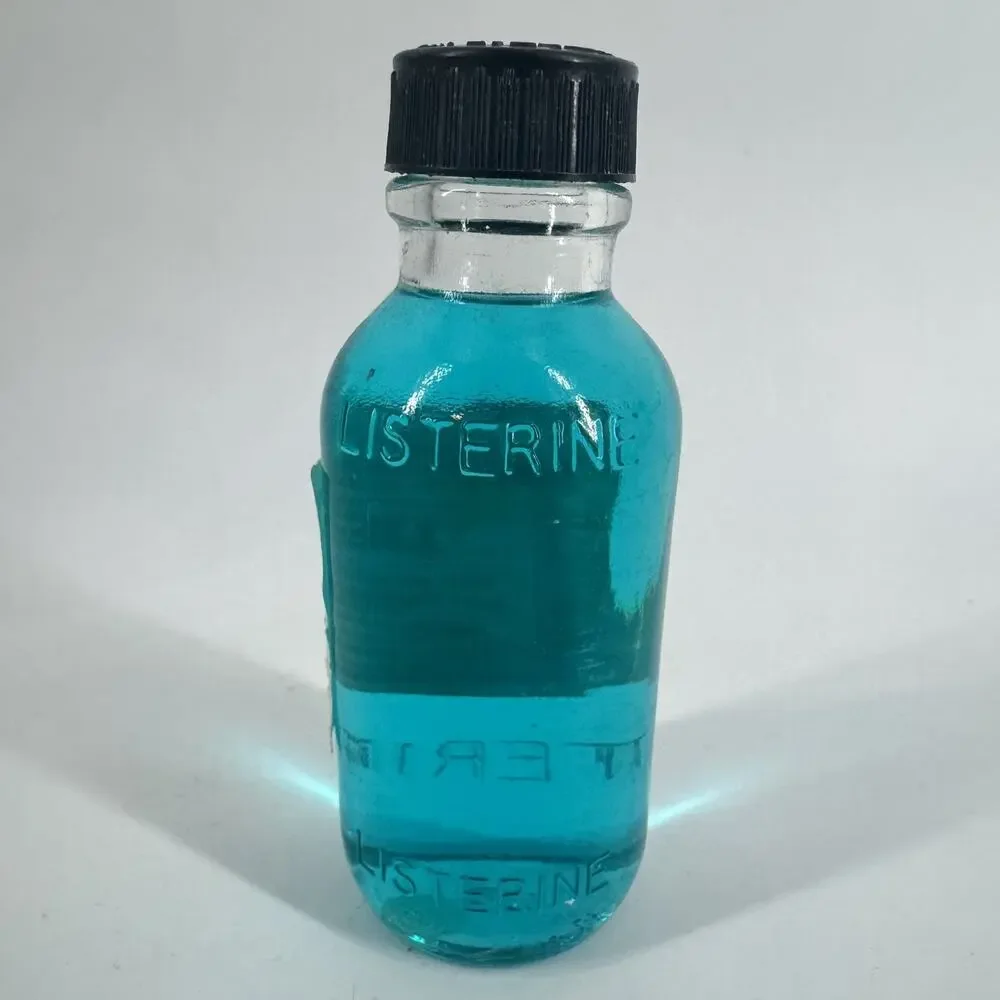 90’s Listerine Cool Mint Antiseptic Glass Embossed Bottle 3 Fl. Oz / 88ml. Vtg